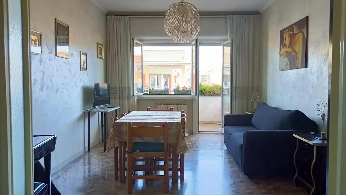 A Casa Di Ugo - Colors And Space At Pigneto, Rome 0*,  Italy